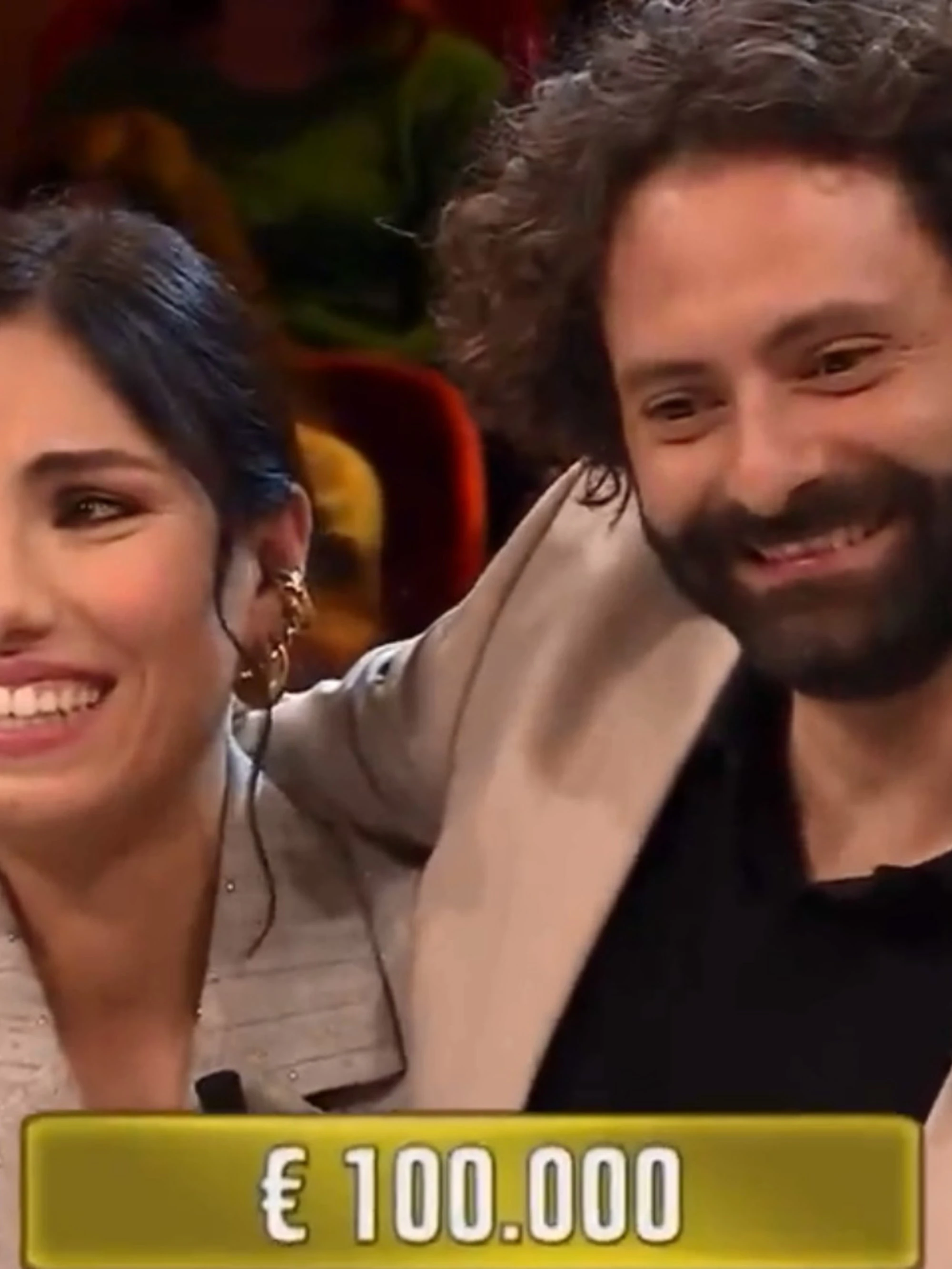 Affari Tuoi, "non ha guardato dentro la busta": Giuseppe vince la Regione Fortunata? Si scatena un sospetto