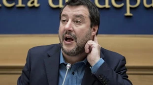 Matteo Salvini e Francesca Verdini fanno la spesa, il Pd attacca: "Possono farla solo quelli di sinistra?"