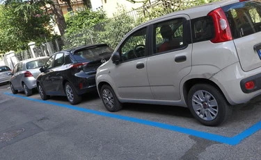 Strisce blu, la multa per il parcheggio senza ticket? Quando è nulla e come dimostrarlo