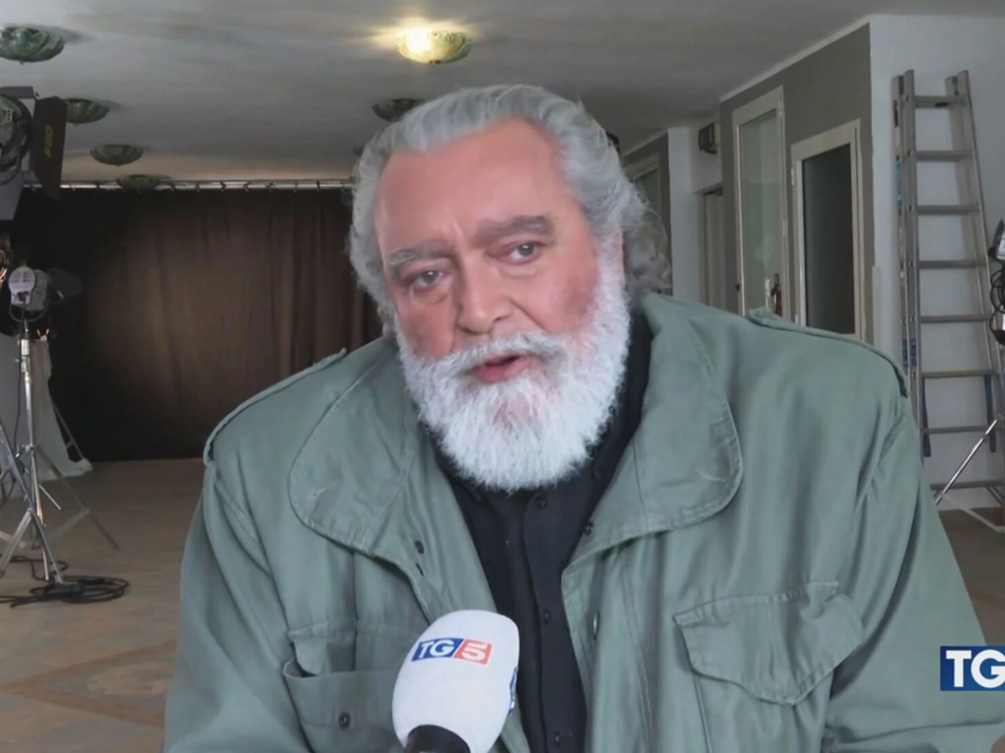 Diego Abatantuono mette il turbo al Tg5: 70 anni eccezionali