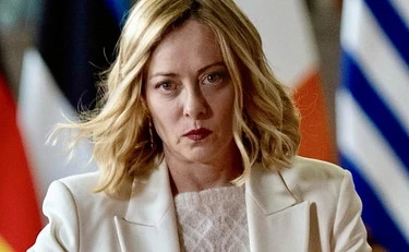Giorgia Meloni, la sinistra la accusa pure per le zanzare