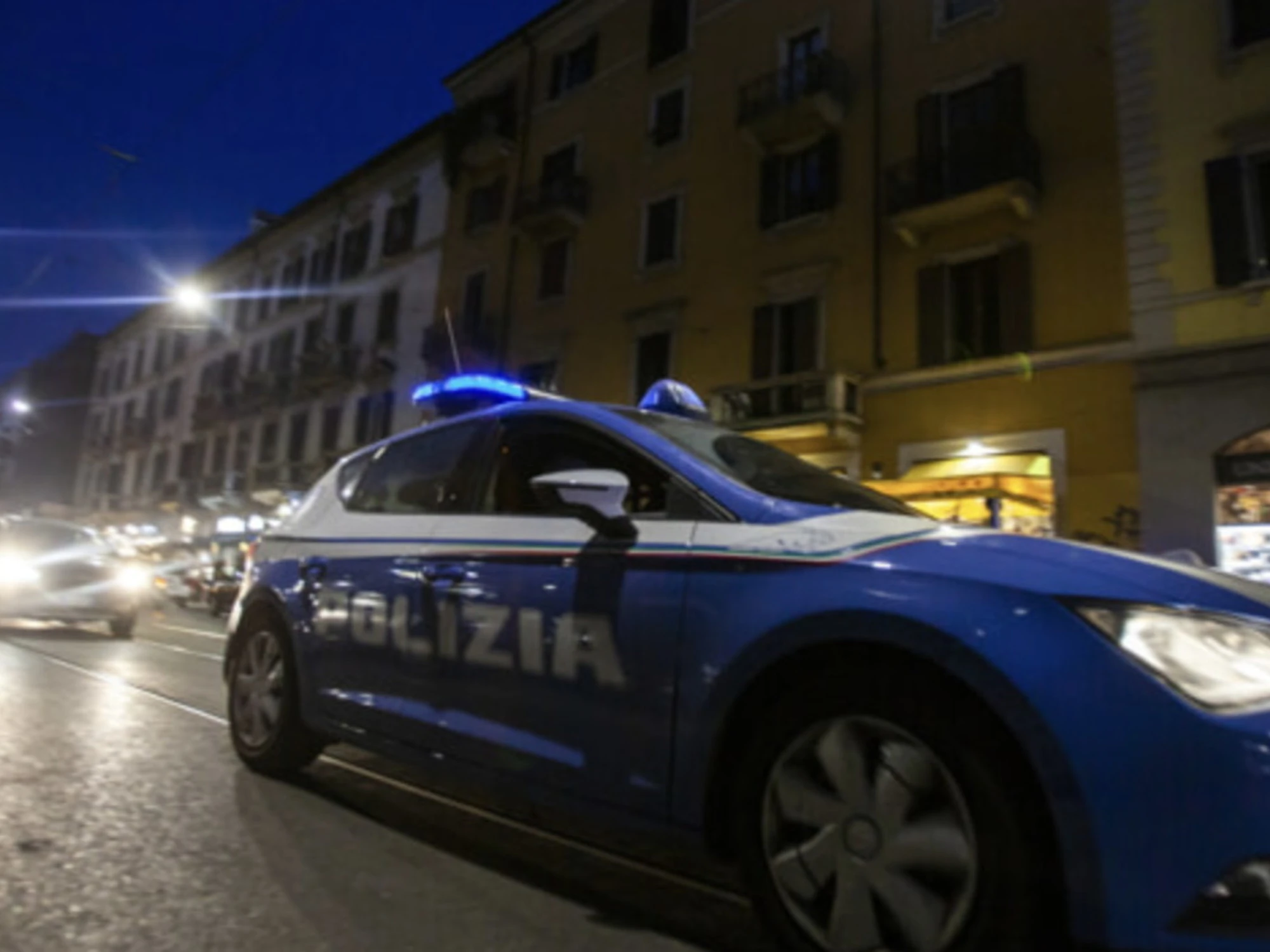 La caccia alle divise e la strategia del caos