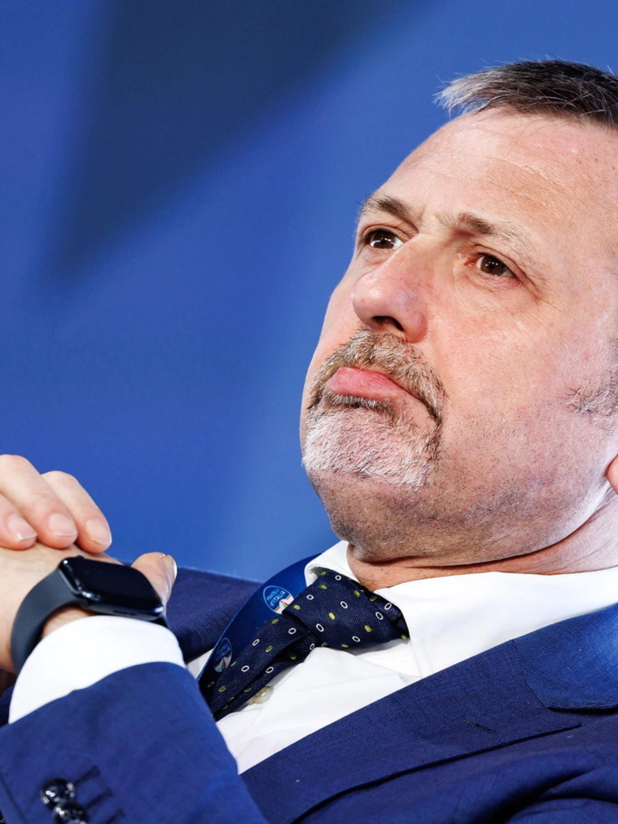 "Delmastro boccia la riforma Nordio", l'audio e la replica del sottosegretario. FI si smarca, il Pd attacca