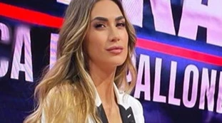 Tiki Taka, Melissa Satta si presenta vestita così: si ferma lo studio, là sotto una "sorpresa" da restarci secchi