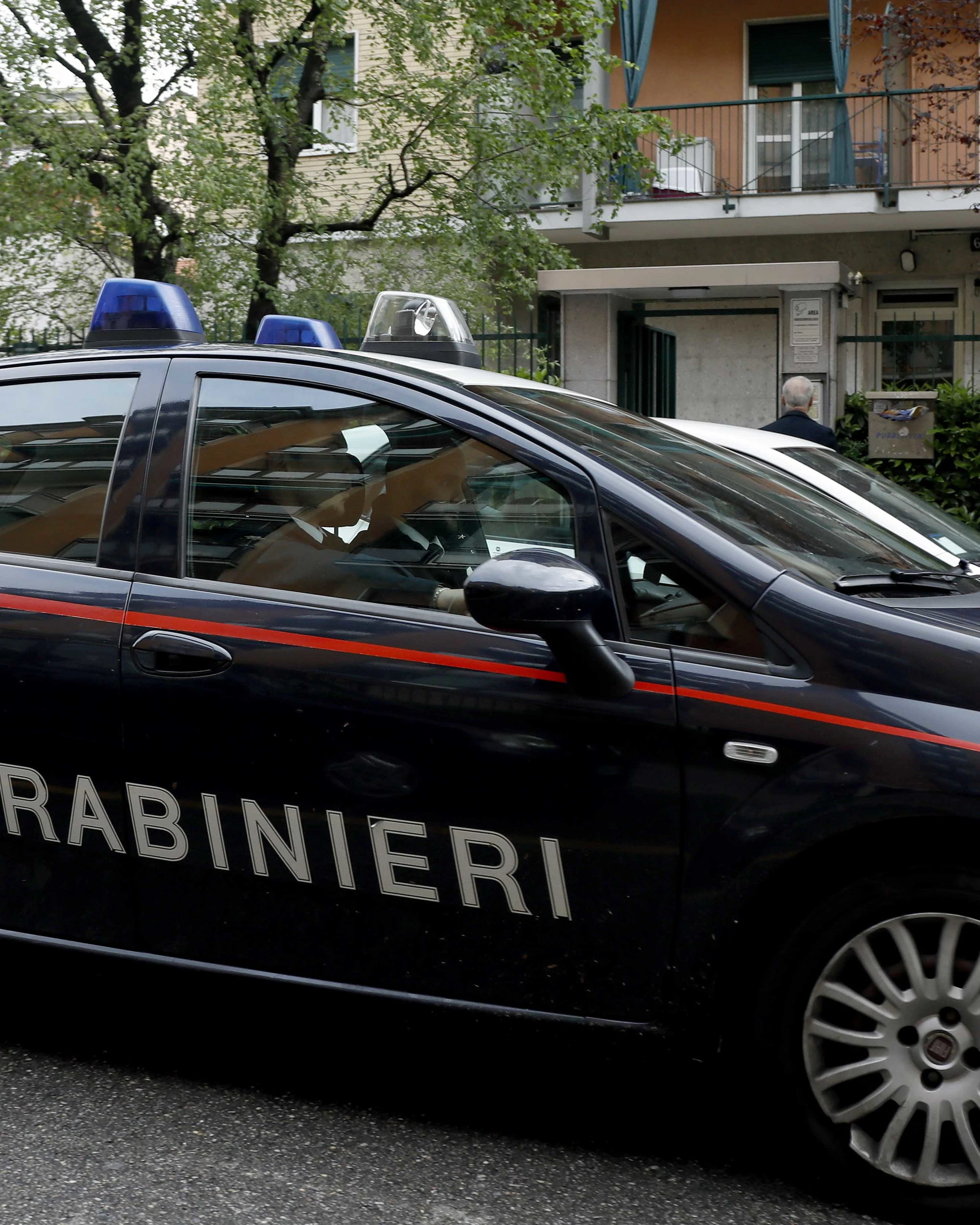 Catania, lancia la figlia di 7 mesi dal balcone: morta sul colpo