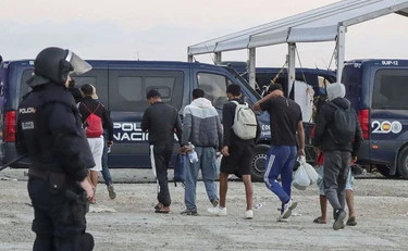 L'Italia proroga lo stop di Schenghen con la Spagna: migranti, cosa succederà tra 7 giorni