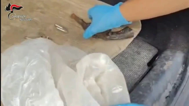 https://media.liberoquotidiano.it/U3VcnLdr33aJMtZmerM1--xnbQAhEtvLCSFYu8wE2Ag/width:800/quality:90/aW1hZ2VzLzIwMjUvMDkvMDEvMDgzMDI5ODU3LTE4ZjkwMzgyLTUyOTAtNDY4YS1iNWQ0LTQ3YmExMTBlMmY1ZC5qcGc.webp