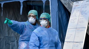 Coronavirus, il bollettino del 18 agosto: infetti, decessi e ricoverati, aumentano tutte le voci della curva del contagio