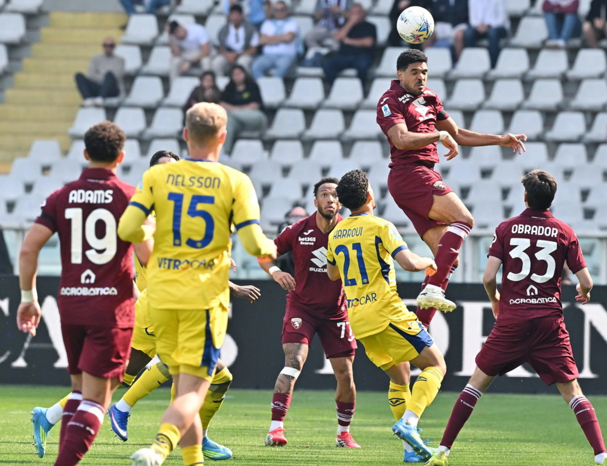 Cagliari, sconfitta la Cremonese 1 a 0: il Toro spazza via il Verona 2 a 1