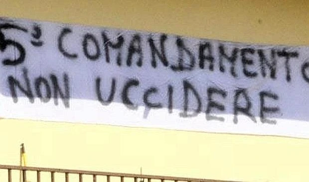 Bimbo morto in gita oratorioStriscione choc dei genitori