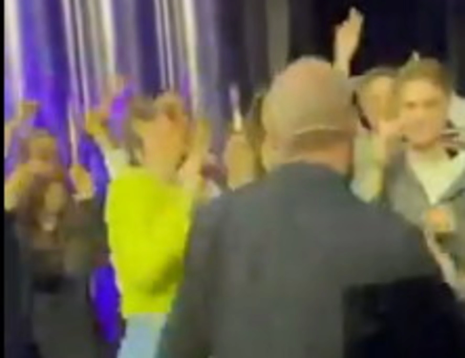 Varoufakis, come l'hanno beccato in discoteca in Russia: imbarazzo clamoroso