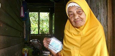 Malesia: donna di 107 anni