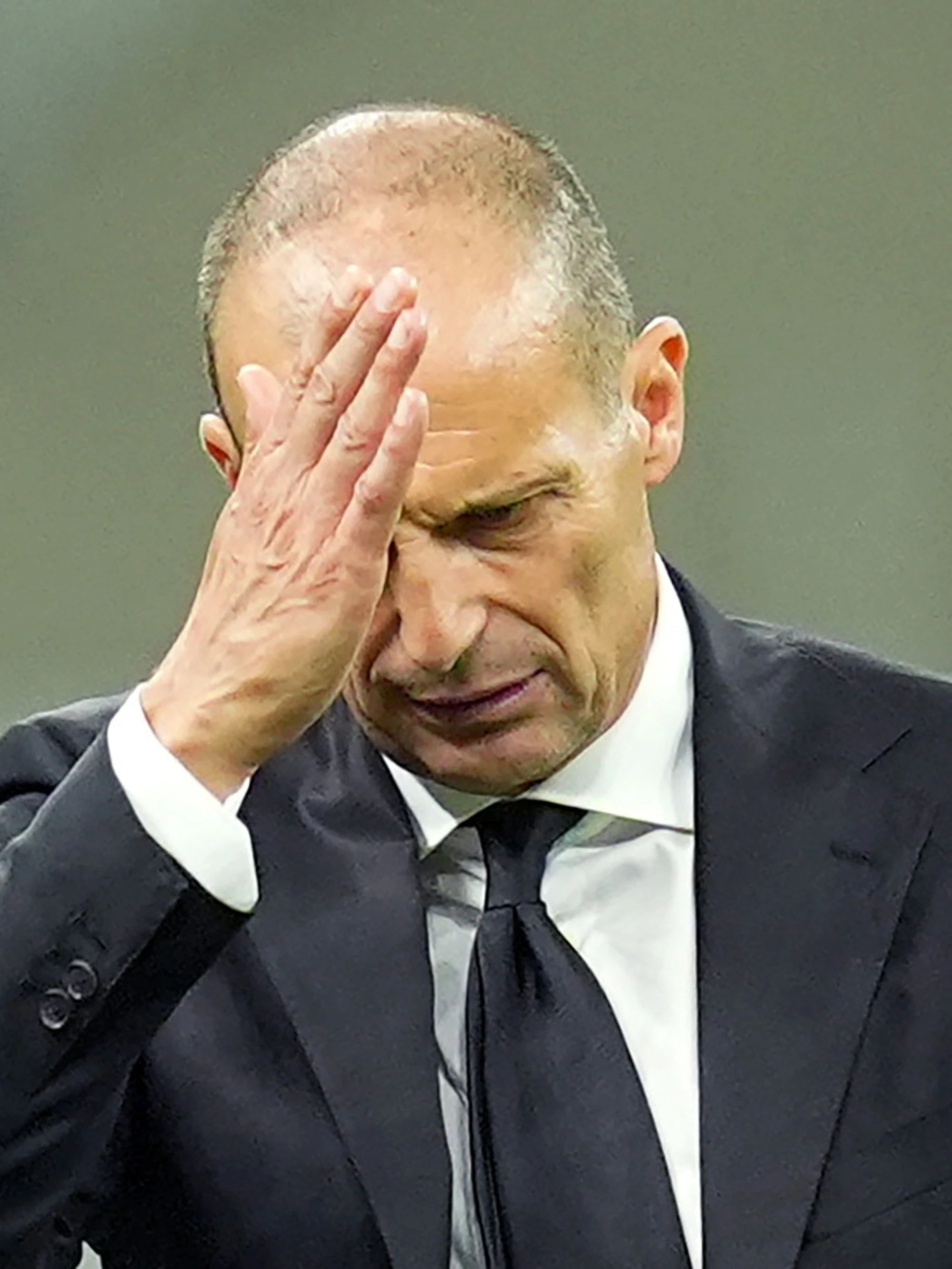 Milan, la chat privata di Jimenez contro Allegri: esplode lo scandalo
