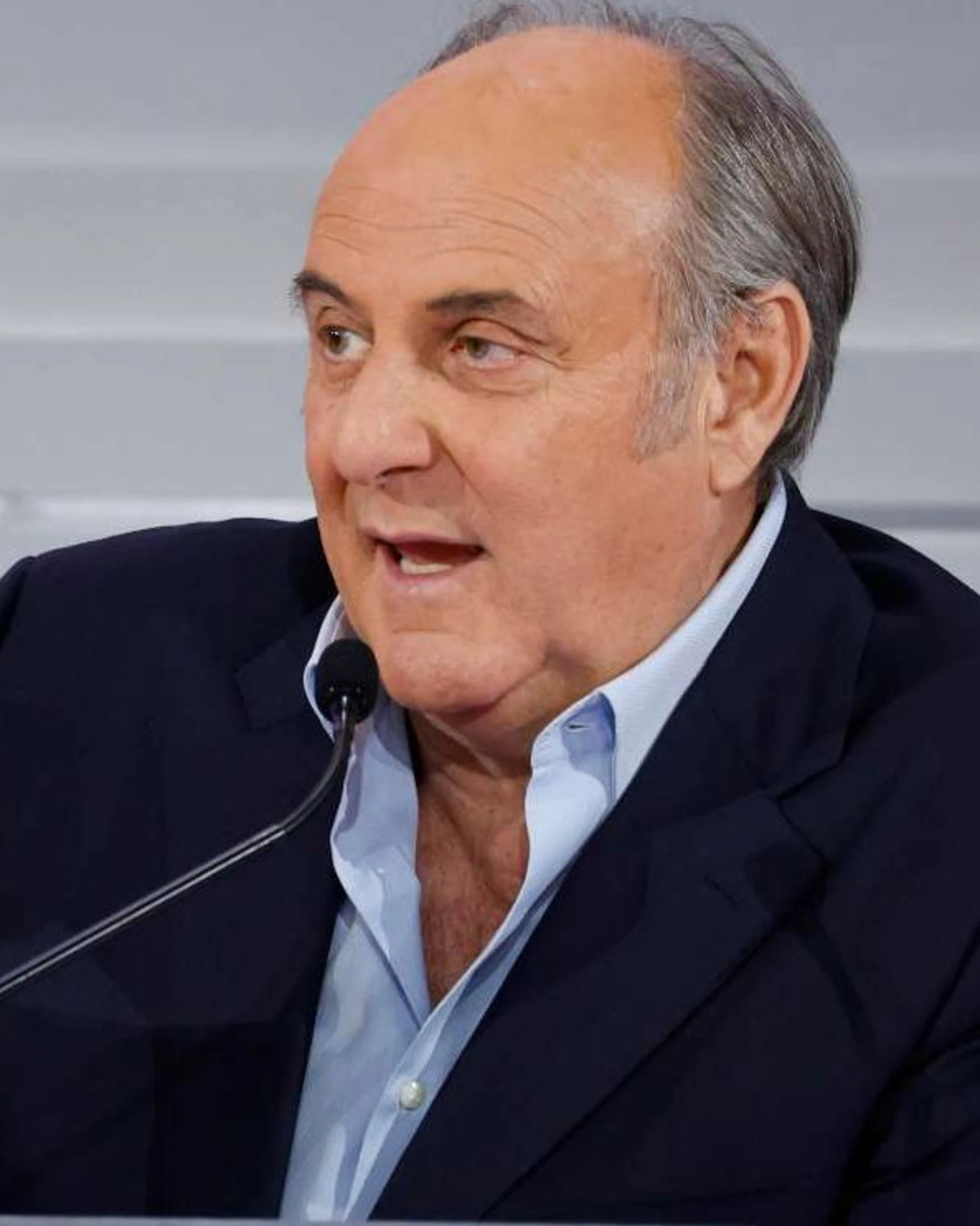Gerry Scotti contro Stefano De Martino: "Che fastidio... Essere fusto aiuta"