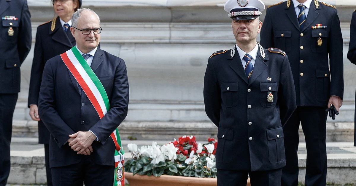 Parata 2 giugno, "schiaffo al cerimoniale". Gualtieri lasciato solo sul palco: cosa è successo