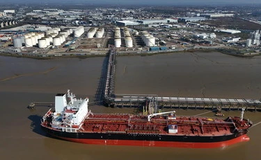 Iran, la giornata di guerra. Trump: "Teheran ci ha fatto un regalo", la mossa dell'Iran per i negoziati