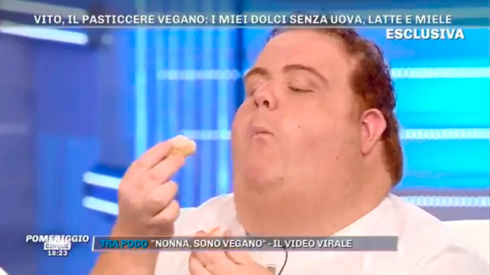 Pomeriggio 5, lo chef Carmine Nozzolino assaggia il cannolo vegano: la pazzesca reazione in diretta tv