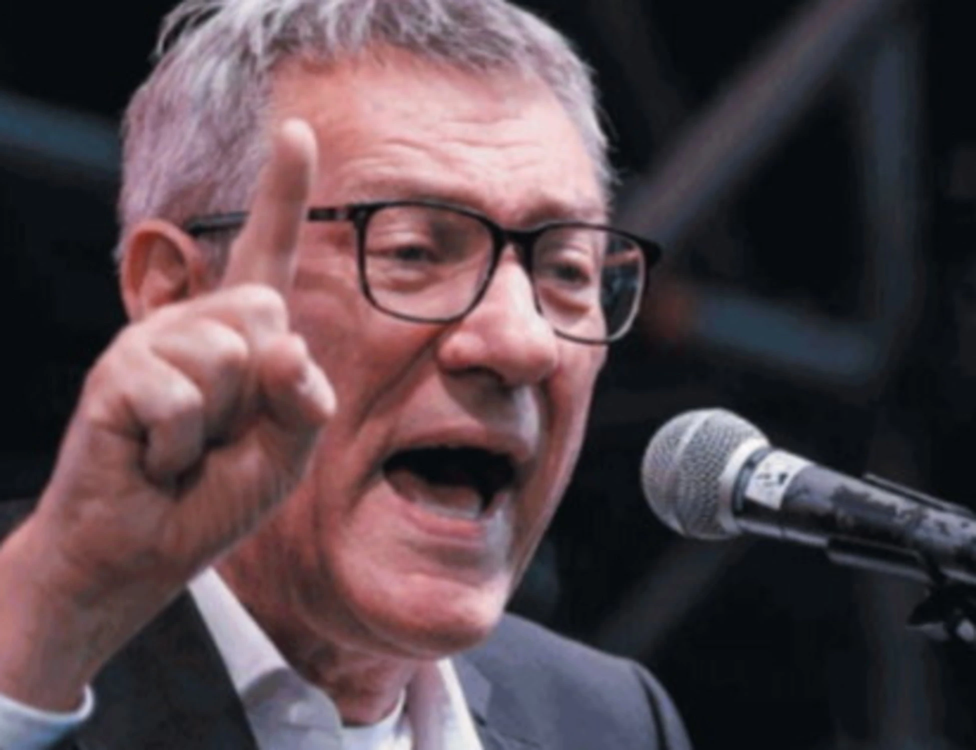 Maurizio Landini fuori dal mondo: tagliare le tasse? "Meglio la patrimoniale"