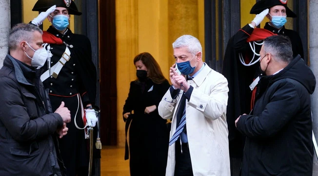 Nicola Morra, nuovo blitz all'Asp di Cosenza e altre accuse: "Venuto sotto mentite spoglie, come Diabolik"