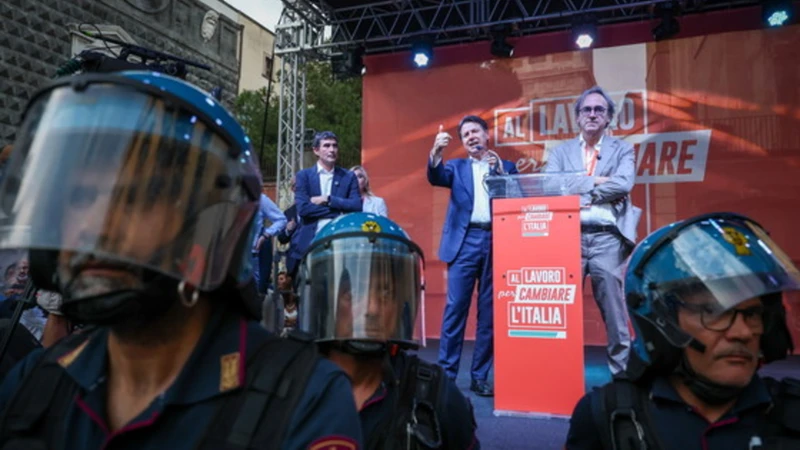 Campo largo contestato a Napoli: secondo voi arriveranno uniti alle elezioni politiche?