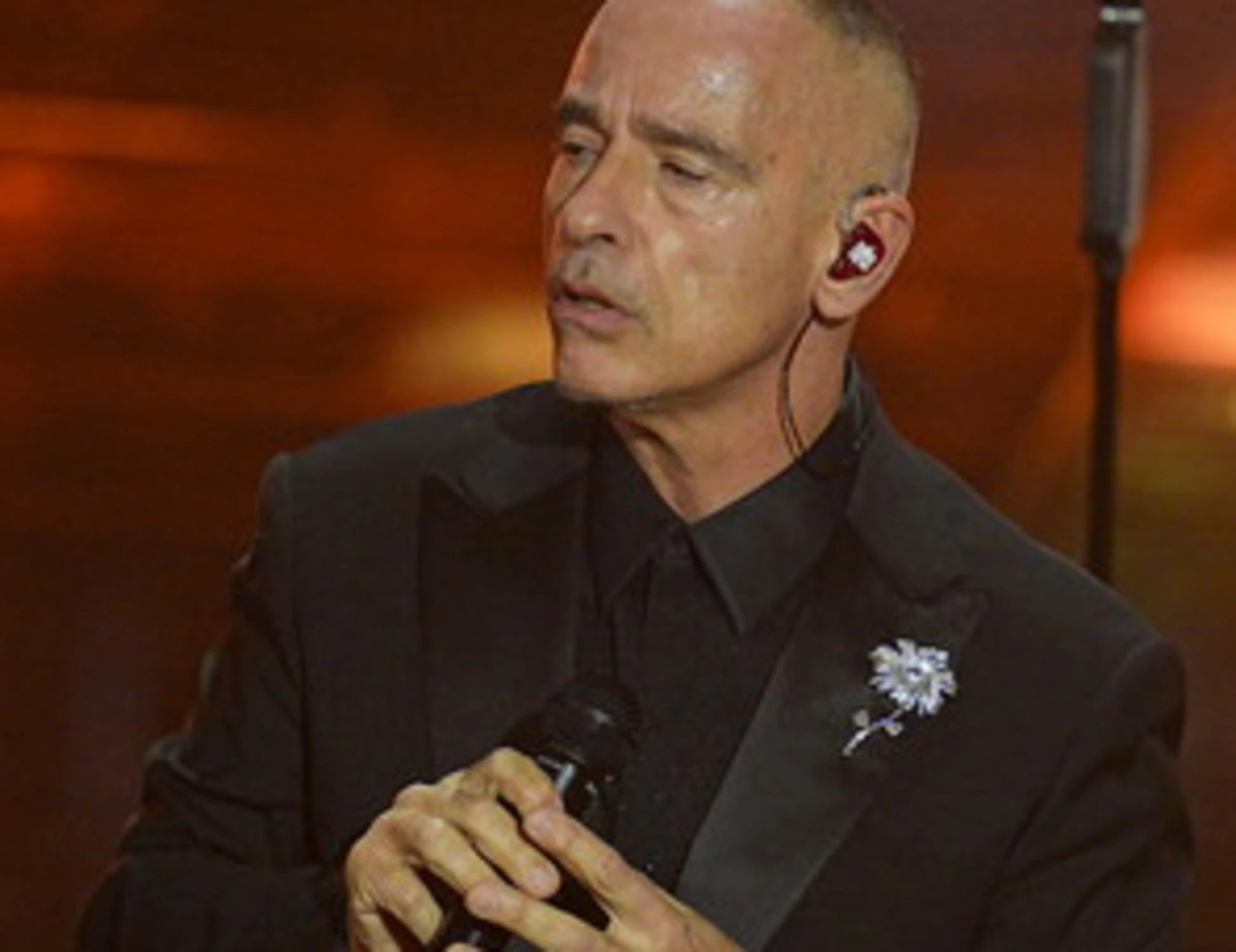 Anche Ramazzotti e Peyote schierati coi vandali