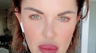 Alba Parietti, un drammatico sfogo: "Questo anno terribile mi ha tolto una delle persone più importanti della mia vita"