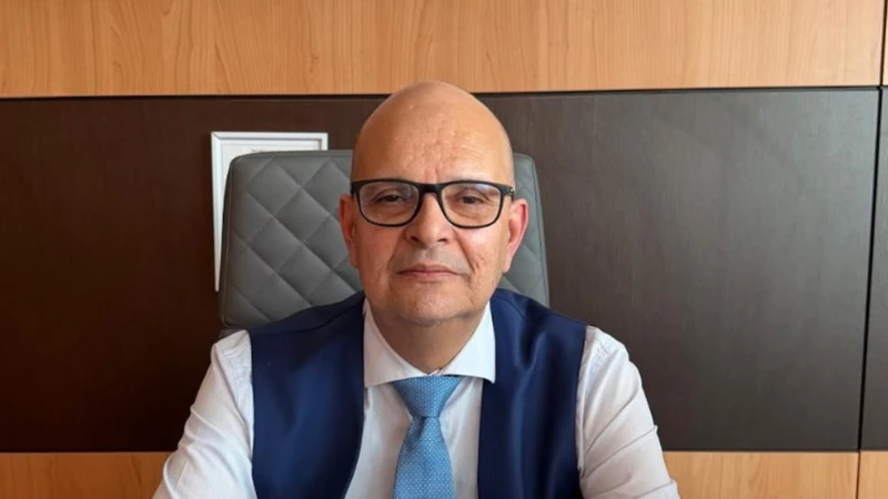 https://media.liberoquotidiano.it/UCySz1ja8fMoGa1Wdb-P7x1EiXODku61QvFUOJp40QQ/width:800/quality:90/aW1hZ2VzLzIwMjYvMTAvMTYvMTA0MDI5MDUxLTU3YjE2MmMzLTJlMTYtNDNkMC05ZWRjLWRlYWVjOWFkNzIxYy5qcGc.webp