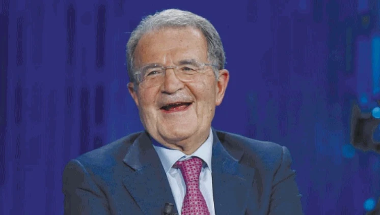 Romano Prodi, per gli 80 anni il film che celebra le sue "prodezze": neanche fosse Napoleone