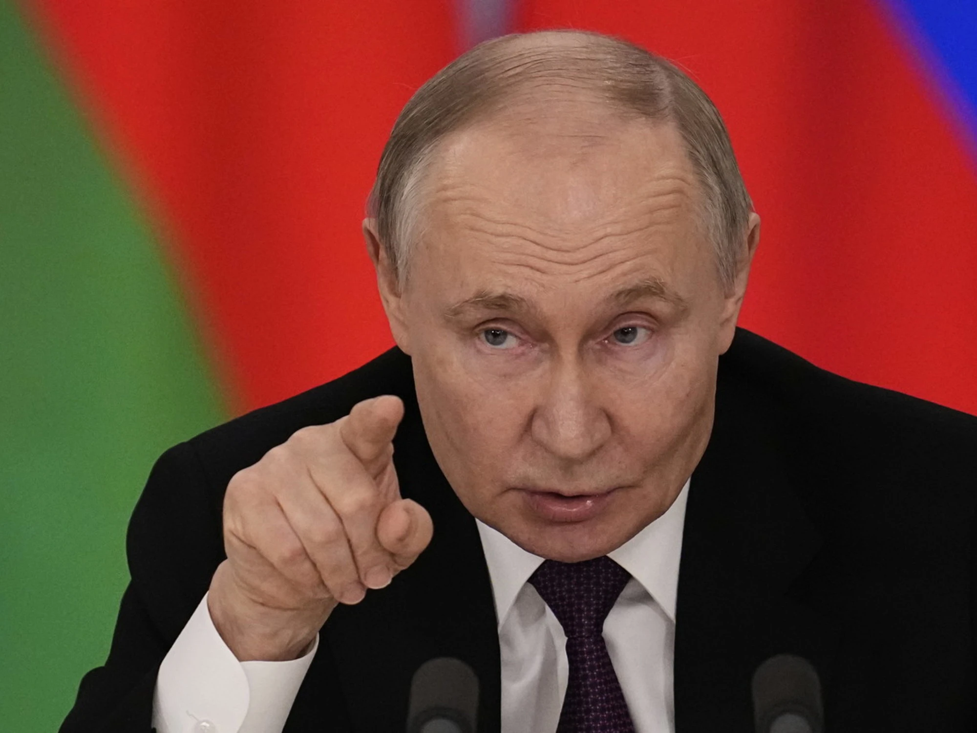 Vladimir Putin, lo sfregio a Trump? Le voci sulle 8 ore di attesa