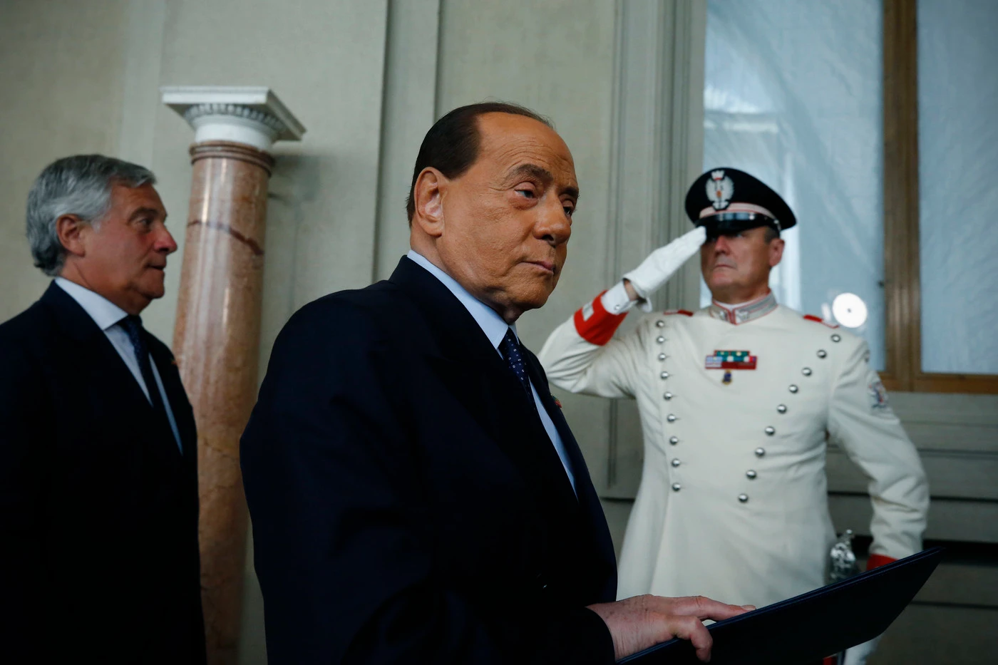 Silvio Berlusconi, ammutinamento FI: "Basta, stiamo con Salvini". Il contrordine sulla legge elettorale