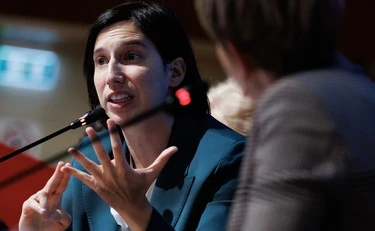 Schlein attacca Meloni: "Frigo vuoto". E le ride dietro mezza Italia