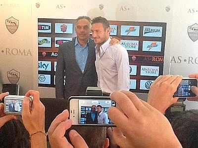La Roma e Totti insieme per sempre. Firmato nuovo contratto fino al 2016