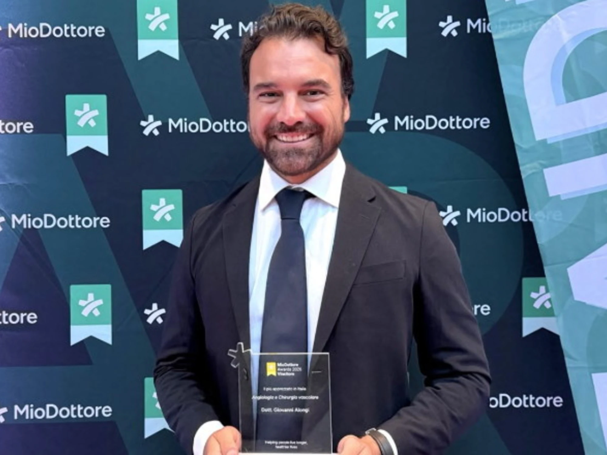 GIOVANNI ALONGI È L’ANGIOLOGO PIÙ APPREZZATO D’ITALIA: CONQUISTA PER LA QUINTA VOLTA IL “MIODOTTORE AWARDS”