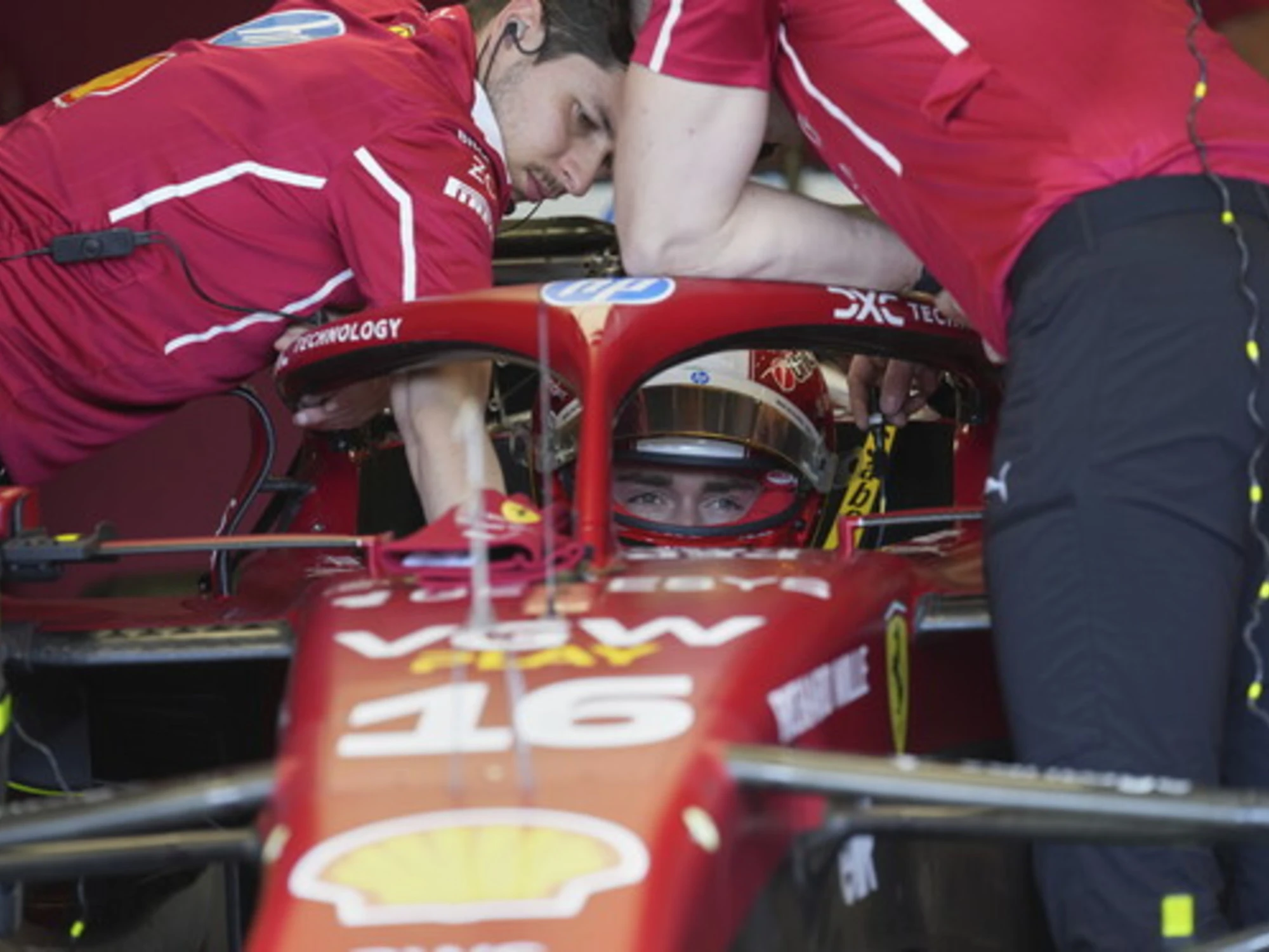 Gp di Imola, disastro Ferrari. Leclerc sbotta: "Dobbiamo chiedere scusa"