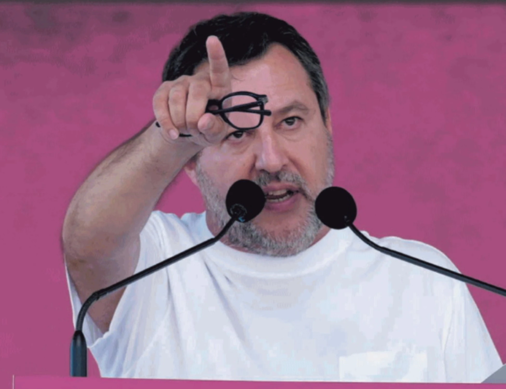 Salvini detta i tempi: congresso entro un mese