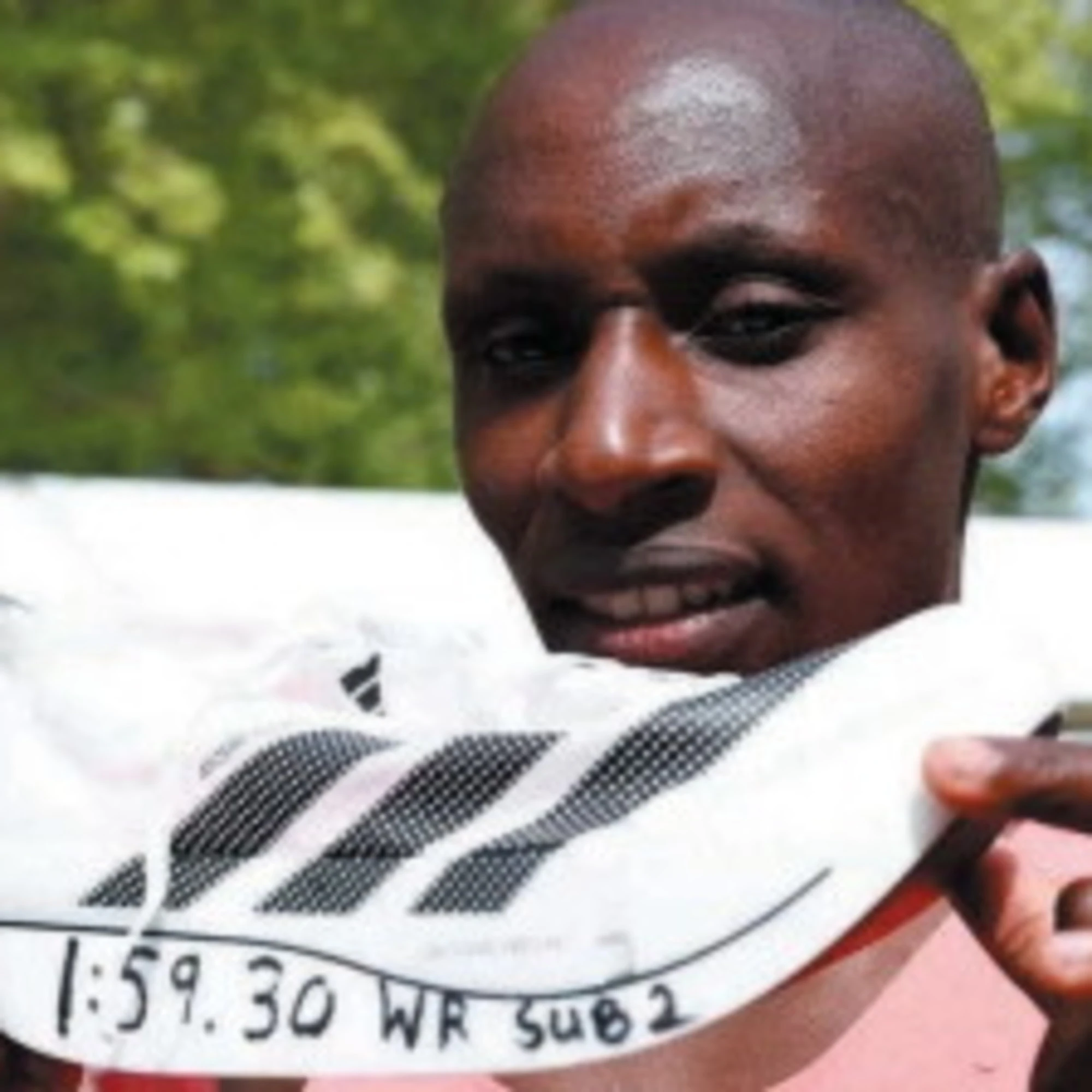 Sabastian Sawe, dai piedi nudi alle "piume": come è nata la scarpa record