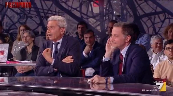 Piazzapulita, Padellaro svergogna il grillino Di Stefano in diretta: "Lei viene qui a farci la lezioncina"