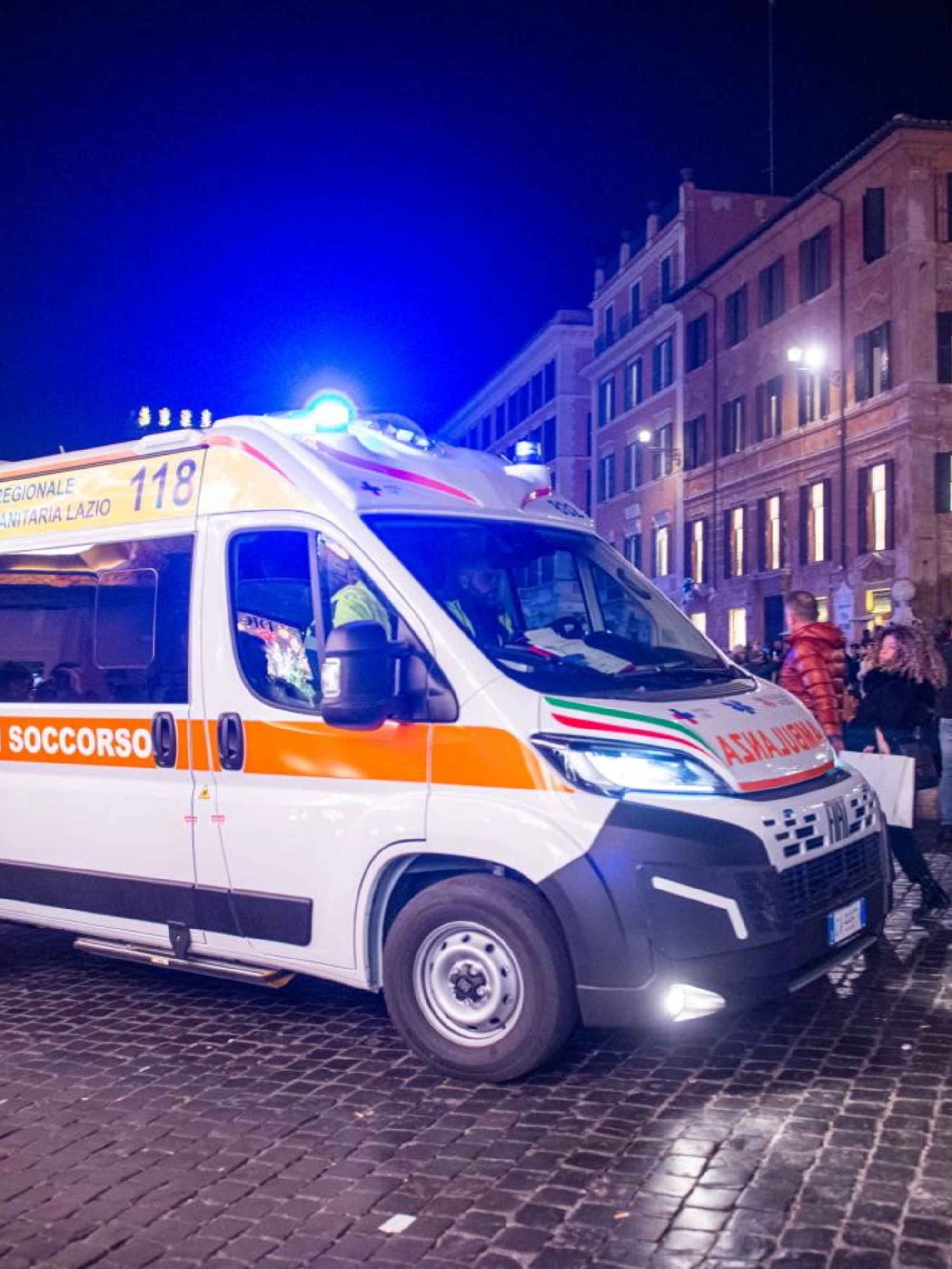 Orrore a Milano, uccide la moglie a coltellate. La figlia di 10 anni chiama il 118