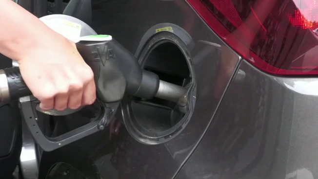 Carburanti, il taglio delle accise prorogato all’1 maggio