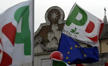 Il Pd vuole la cittadinanza veloce? Ma a Roma rallenta quella di chi ne ha diritto