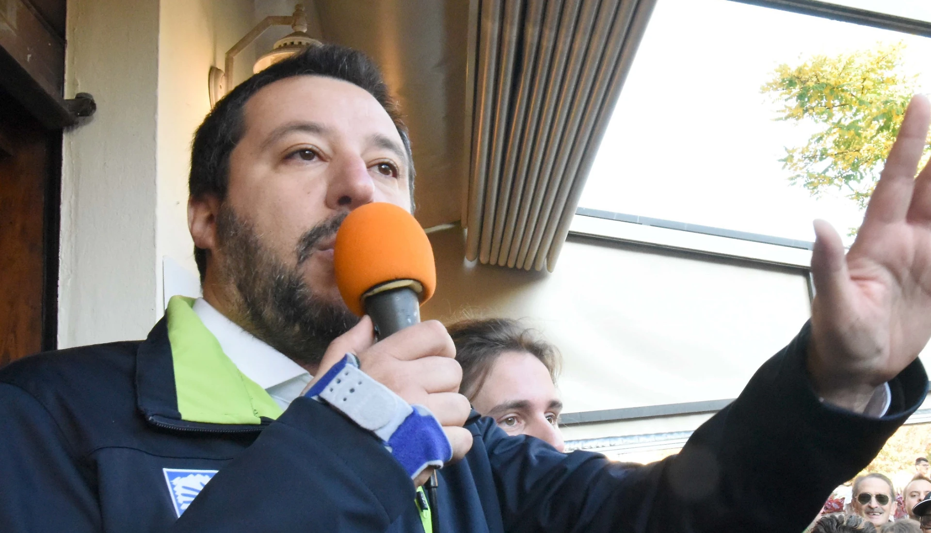 Mimmo Lucano prima di Che tempo che fa: "La proprietà privata non serve". Matteo Salvini lo massacra