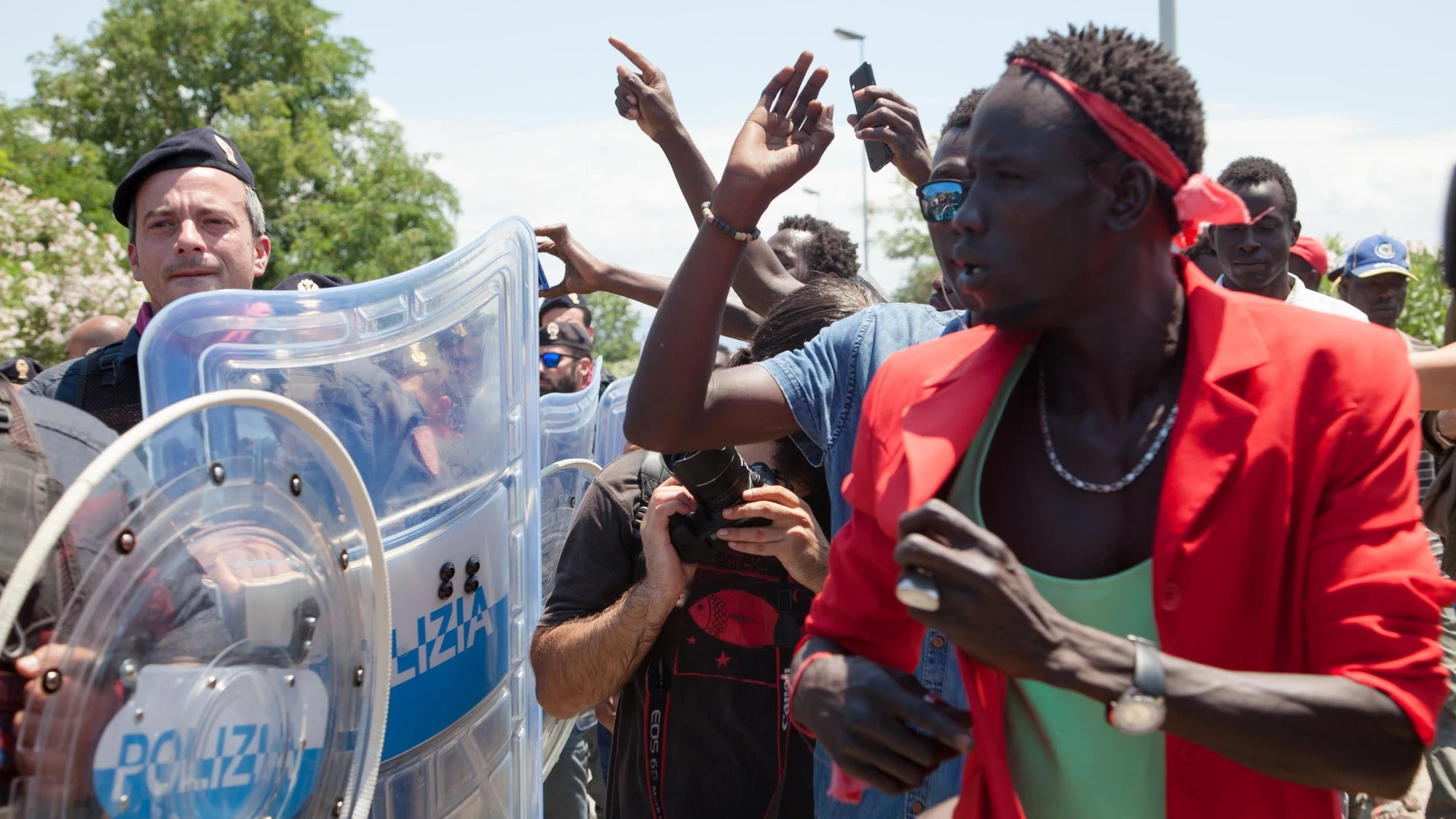 Immigrazione, la sentenza: dobbiamo risarcire l'irregolare condannato 23 volte