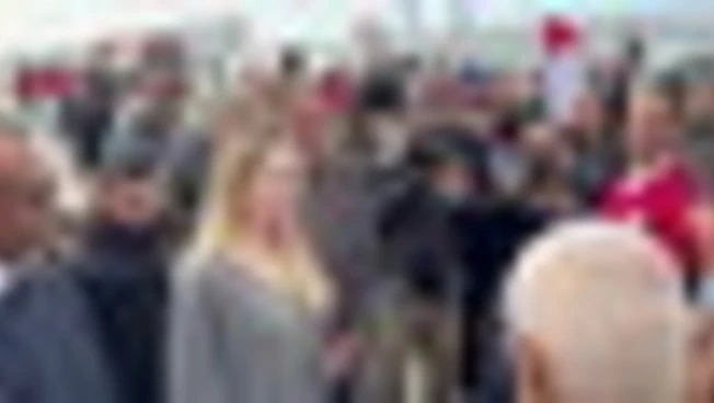 Gaza, Angelina Jolie in Egitto visita il valico di Rafah