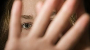 Festa dell'Unità, "stupro tra le risate": Pd muto sull'orrore