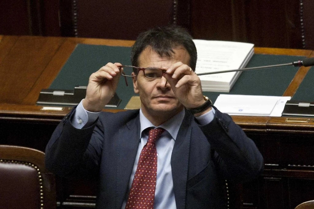 Stefano Fassina a Matteo Renzi: "Lavoro, il tuo programma è quello di Berlusconi"