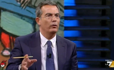 https://media.liberoquotidiano.it/UQwBJfvmv4eBymHmSrBHZjkOorynyK33BtSDRRirhYQ/width:800/quality:90/aW1hZ2VzLzIwMjUvMTAvMjAvMTI0NDI5NjcwLWNlMjc1OWM0LWFhMDItNDI5ZC1iOWM3LWE3NDkwZGZjMDBiNC5qcGc.webp