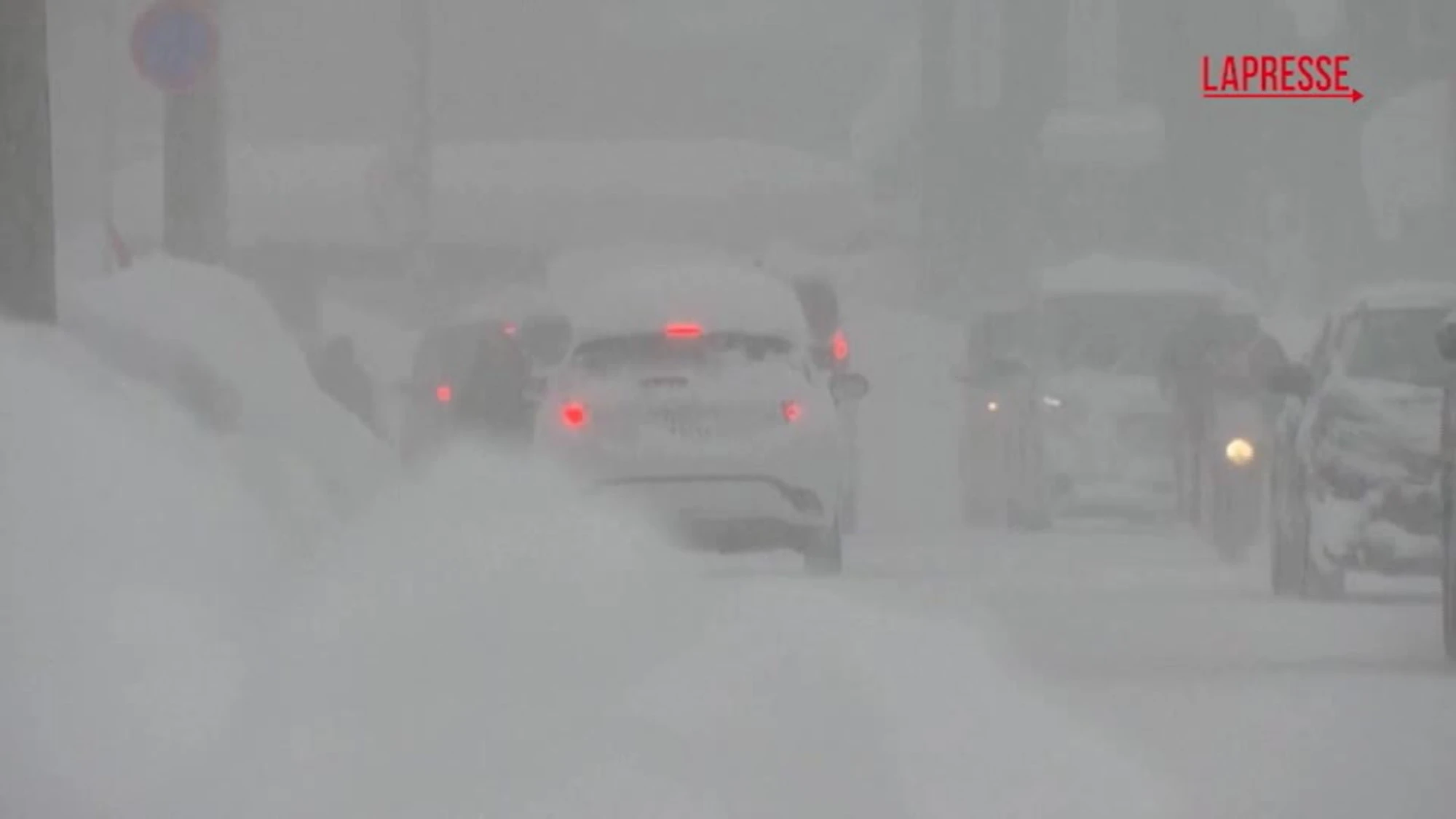 Giappone, nevicata da record nel nord del paese