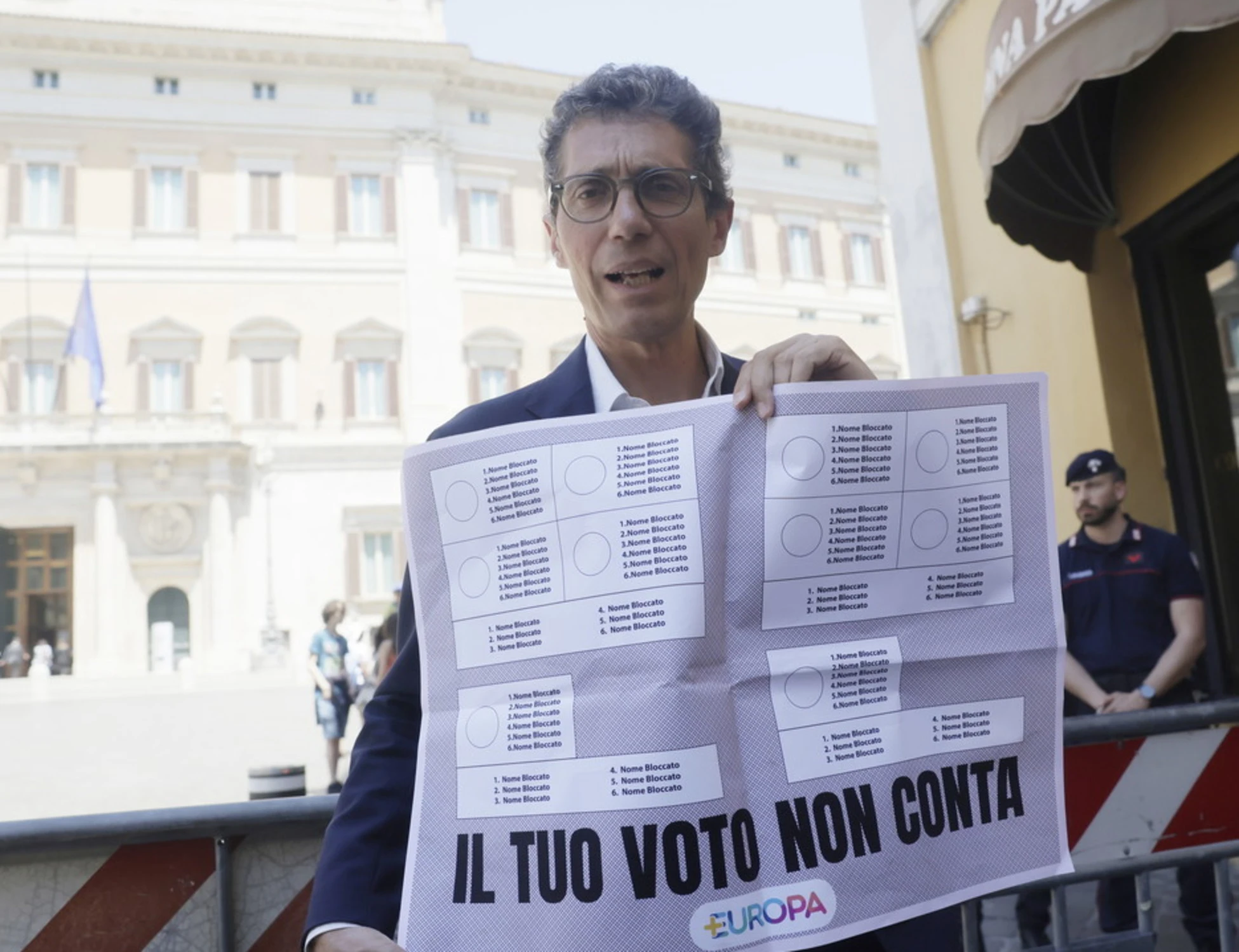 Birre e musica per protestare contro la legge elettorale: ecco l'ultima stramba iniziativa della sinistra