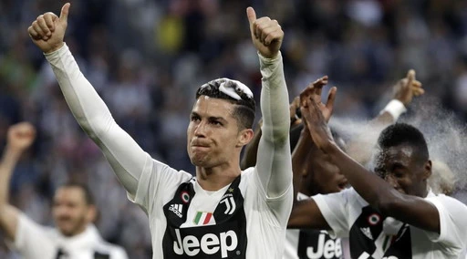 Cristiano Ronaldo positivo al coronavirus, voci dalla Juventus: "Riti apotropaici se vedono Vincenzo De Luca"