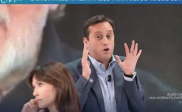 https://media.liberoquotidiano.it/UVakVrhZc-RxlDjXDXWRGyUCQhOatj6Cea3oDJphdX0/width:800/quality:90/aW1hZ2VzLzIwMjUvMTAvMjQvMTIwODMxMjY5LTQyZmQ2MzdjLWEyMmYtNDU0NC1hZjI0LWRjZDI3YTZmZDAzOS5qcGc.webp